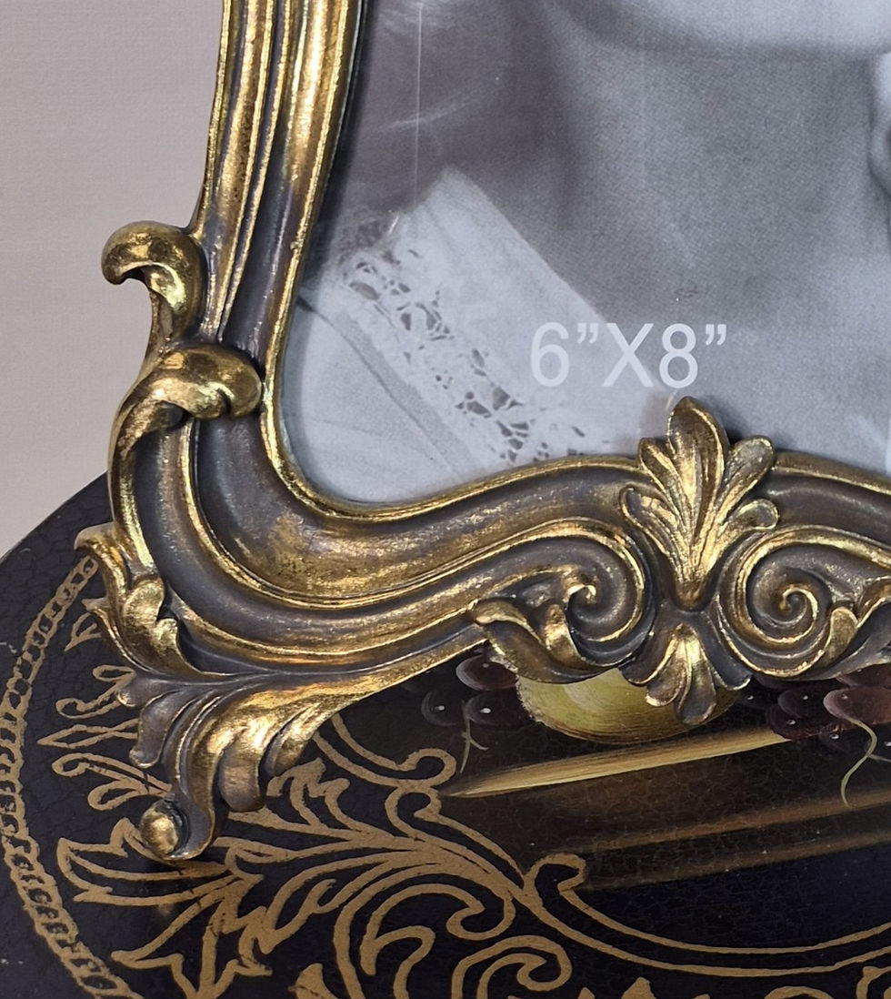 Miniatura: Barokowa ramka na zdjęcia w kolorze antycznego złota – klasyczny styl