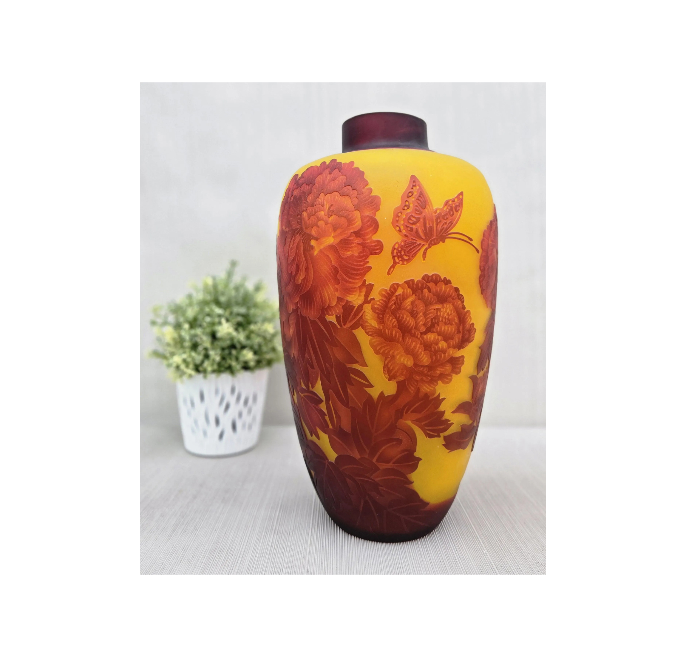 Unikatowy wazon Cameo – motyw dali