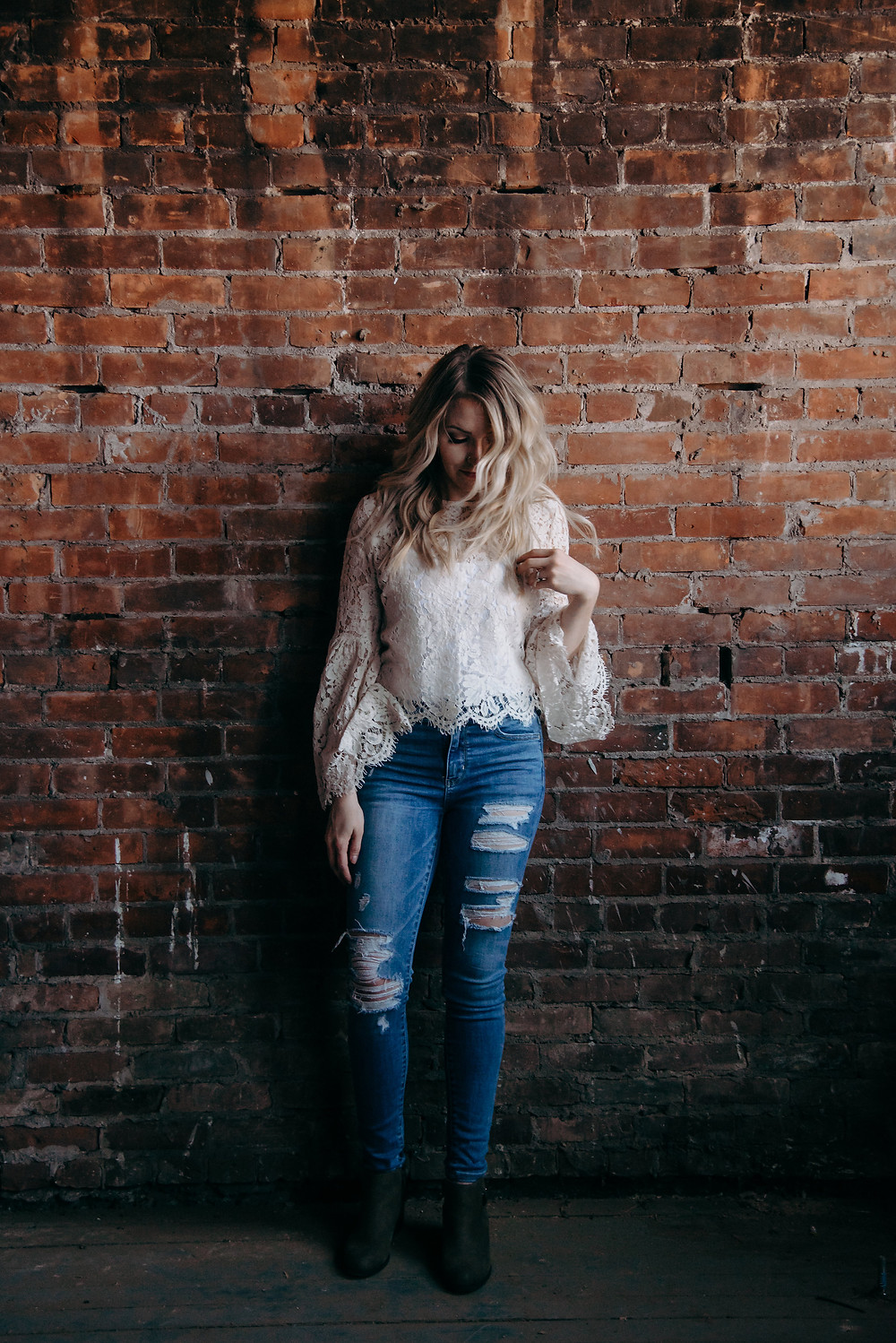brick wall, hairstylist, hair tips, hair, hairdresser, hair brush, hair brushing, blogger, blog, photography, photographer