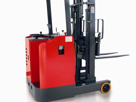 Reach vs Counterbalance Forklift Trucks: Which One is Right for You?