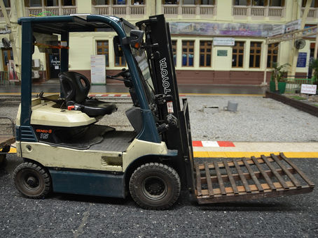 The Role of Forklift Trucks in Green Logistics: Sustainable Solutions for Eco-Friendly Warehousing
