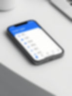Smartphone exibindo interface de aplicativo CRM sob medida.