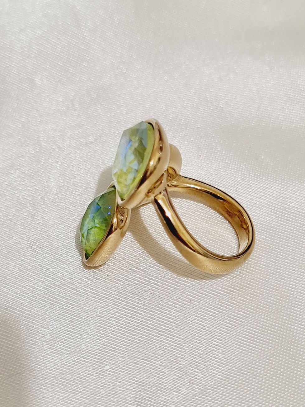 Miniaturbild: Bague 3 cristaux verts goutte carrés