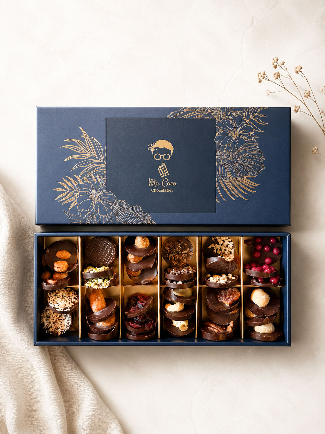 Assortiment de Mendiants au Chocolat Noir, Fruits Secs et Perles Craquantes