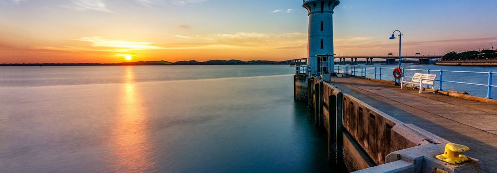 Raffles Marina Lighthouse.jpg