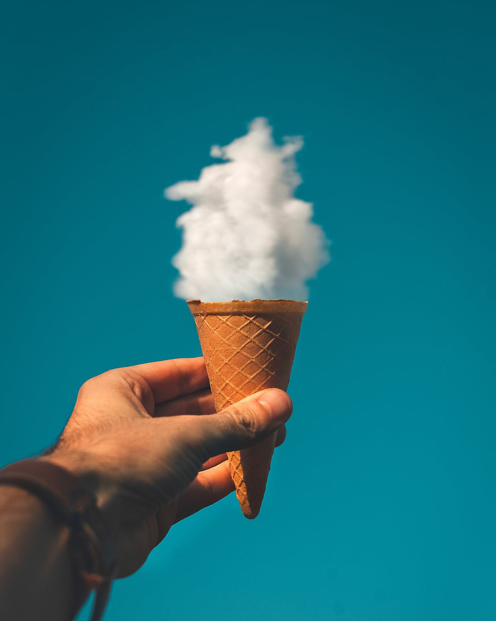 cornet de glace ciel bleu nuage