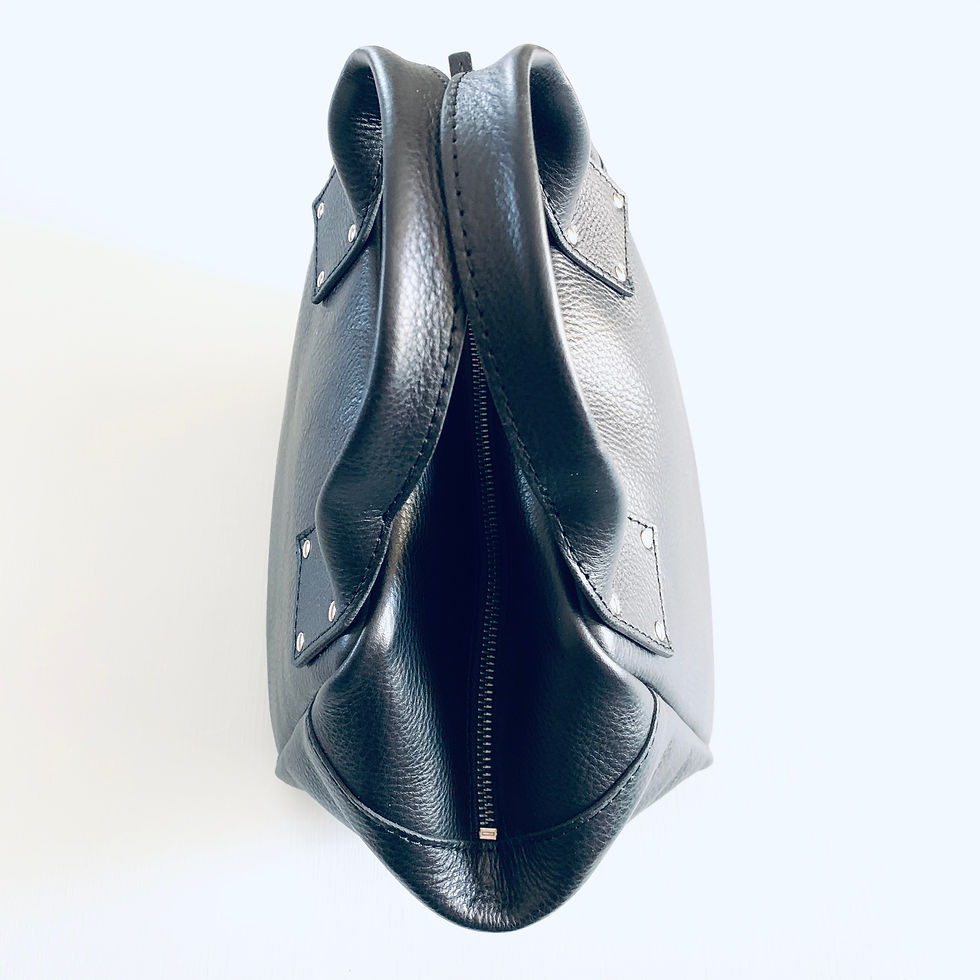 サムネイル： Leather Handbag＜CUBE＞　Black(黒)