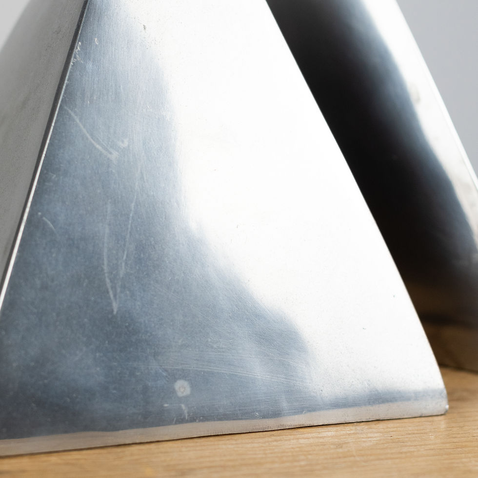 Thumbnail: Pyramid book ends
