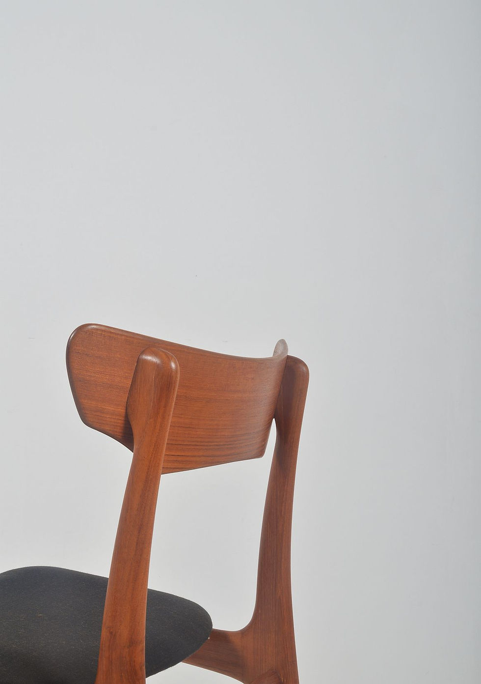 Thumbnail: Set Deense stoelen ontworpen door Schionning & Elgaard voor Randers, jaren '60