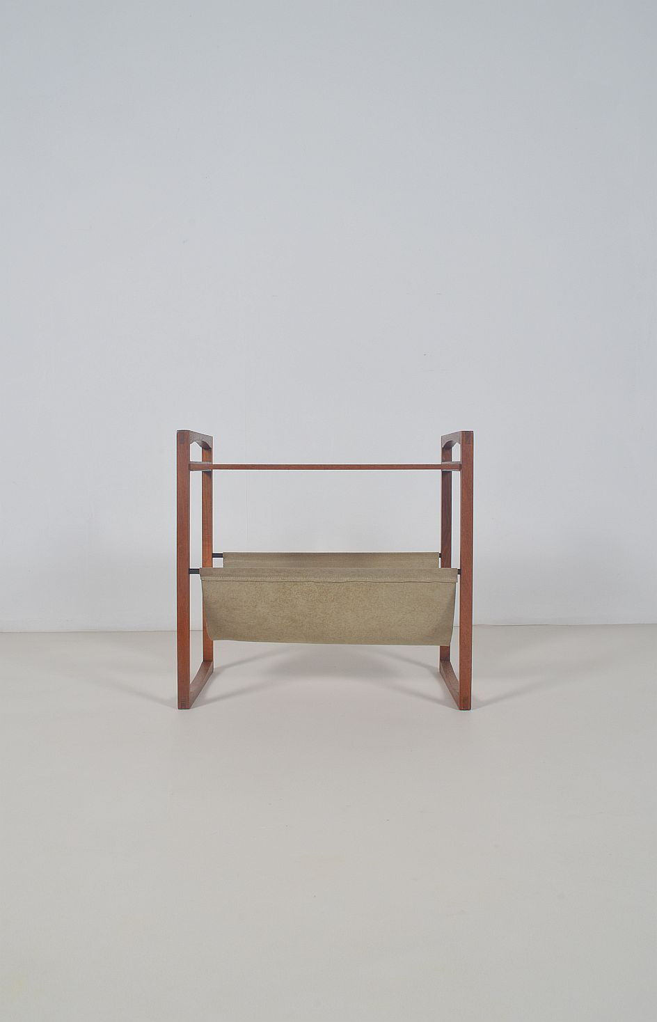Thumbnail: Deense magazinehouder ontworpen door Kai Kristiansen, jaren '60