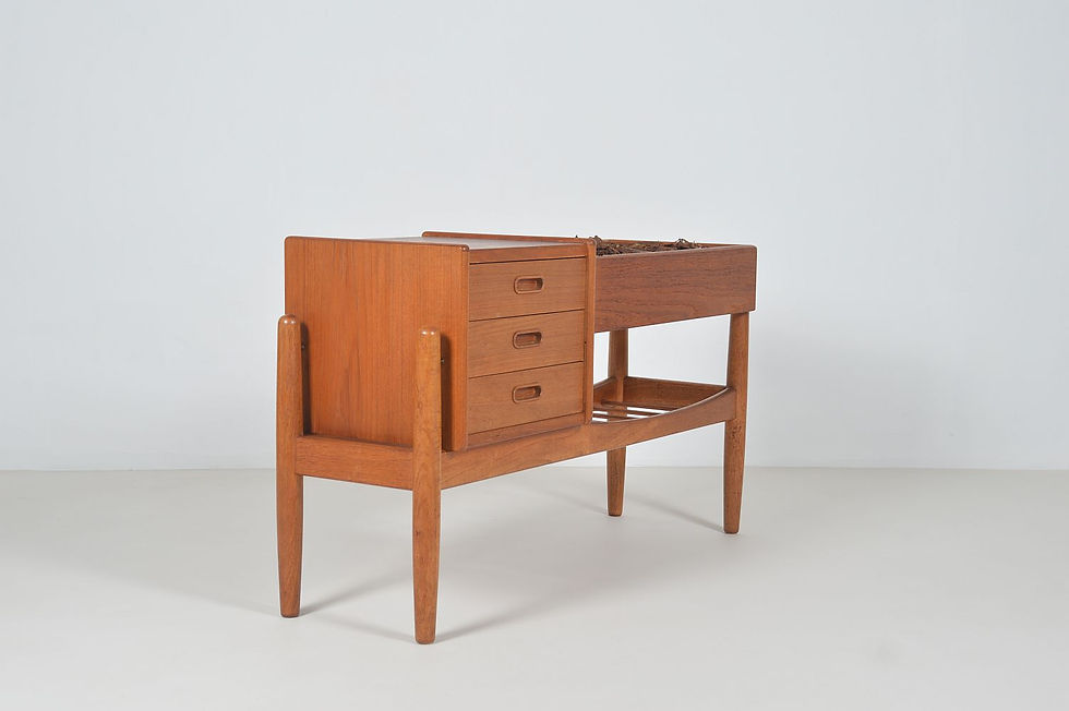 Deens teak meubel met plantenbak ontworpen door Arne Wahl Iversen, jaren '60