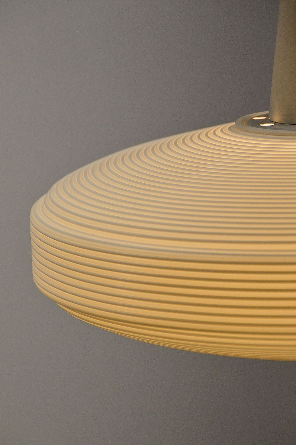 Thumbnail: UFO-vormige Rotaflex lamp ontworpen door John en Sylvia Reid, jaren '50