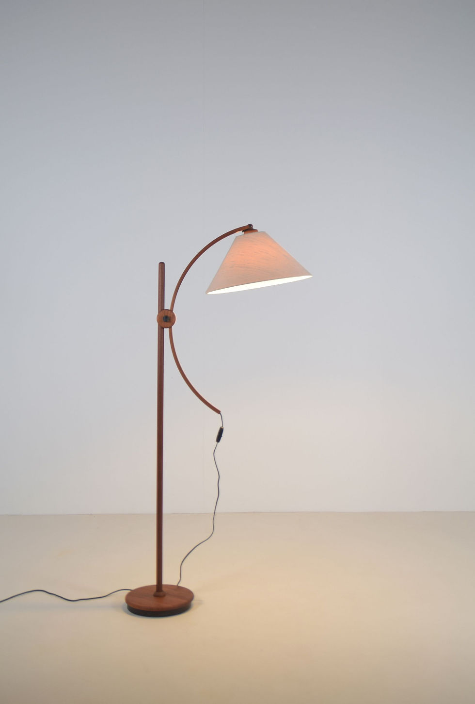 Deense Arc vloerlamp in teak van Domus, jaren '70