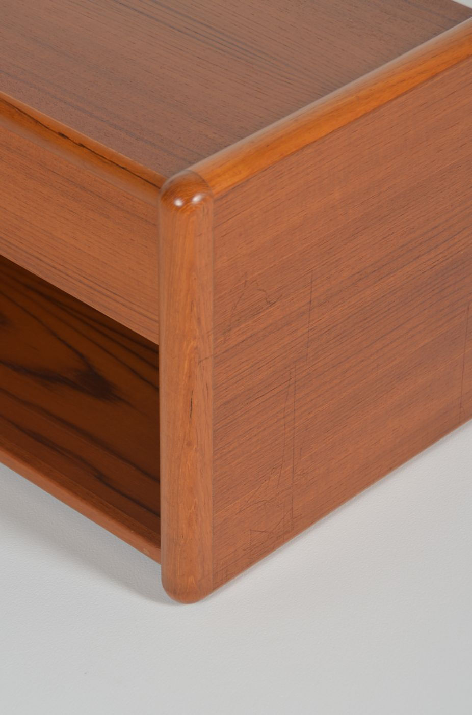 Thumbnail: Scandinavische hangkast ontworpen door Kai Kristiansen voor Vildbjerg, jaren '60