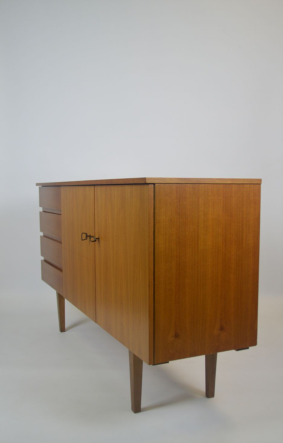 Thumbnail: Vintage sideboard met 4 laden en 2 deuren, jaren '60