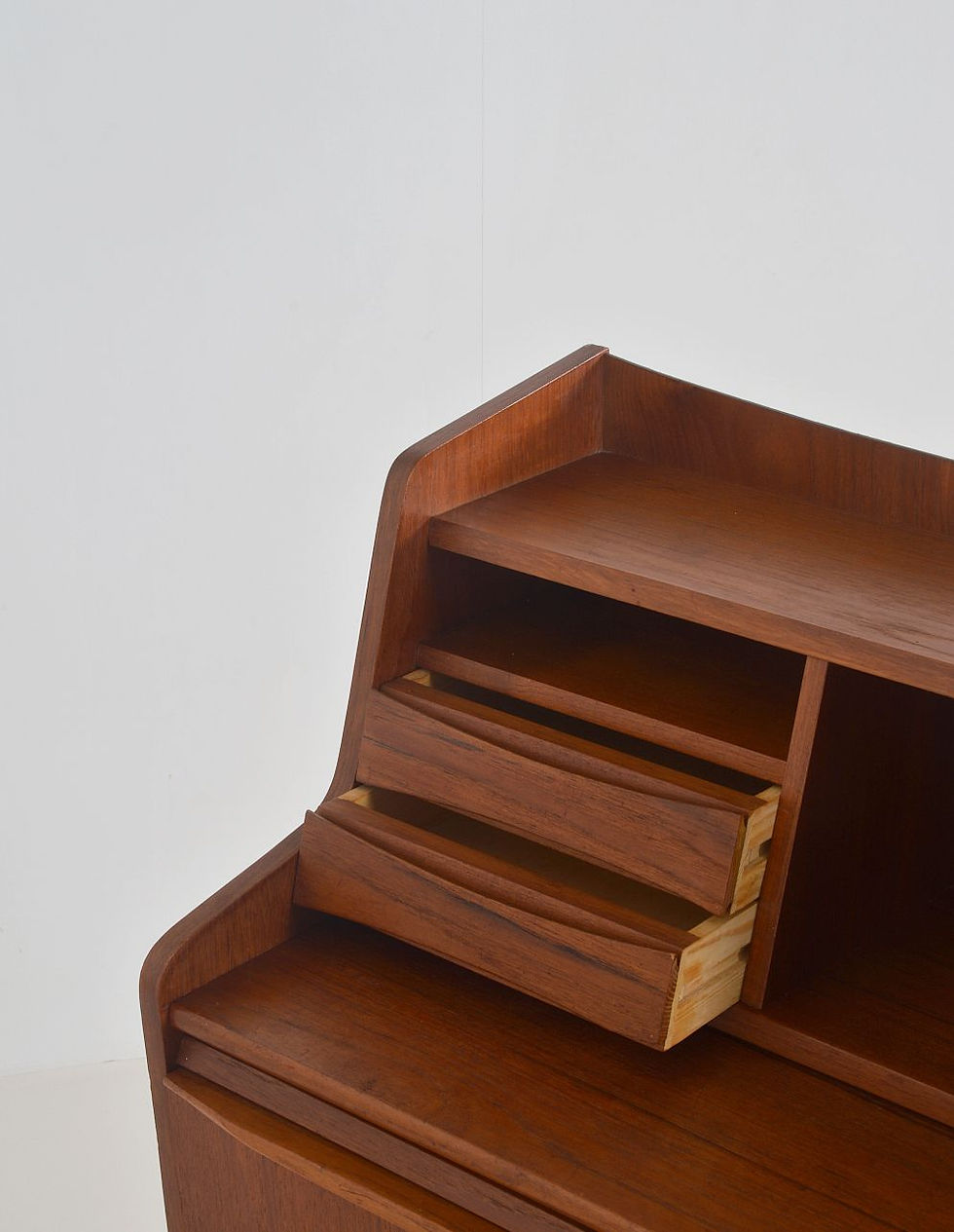 Thumbnail: Deense mid-century secretaire in teakhout, jaren '60