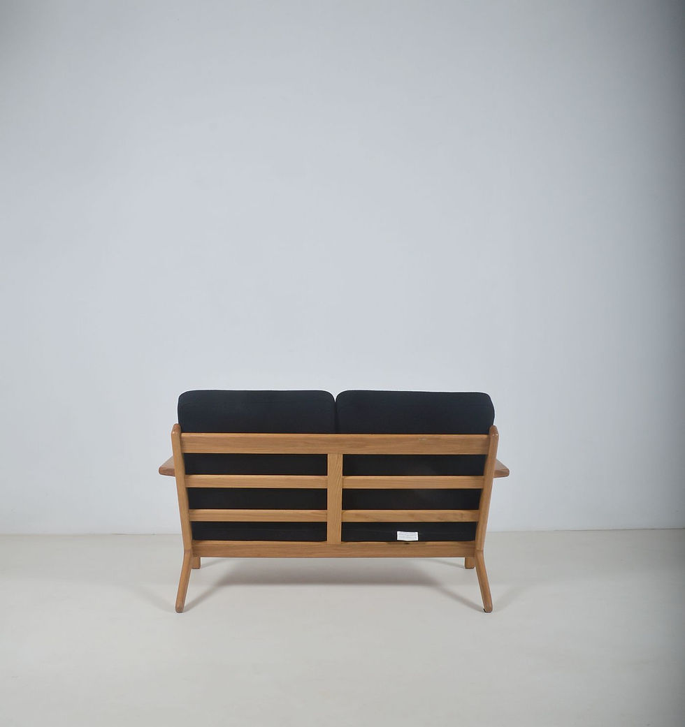 Thumbnail: Deense zitbank GE 290 ontworpen door Hans Wegner voor Getama
