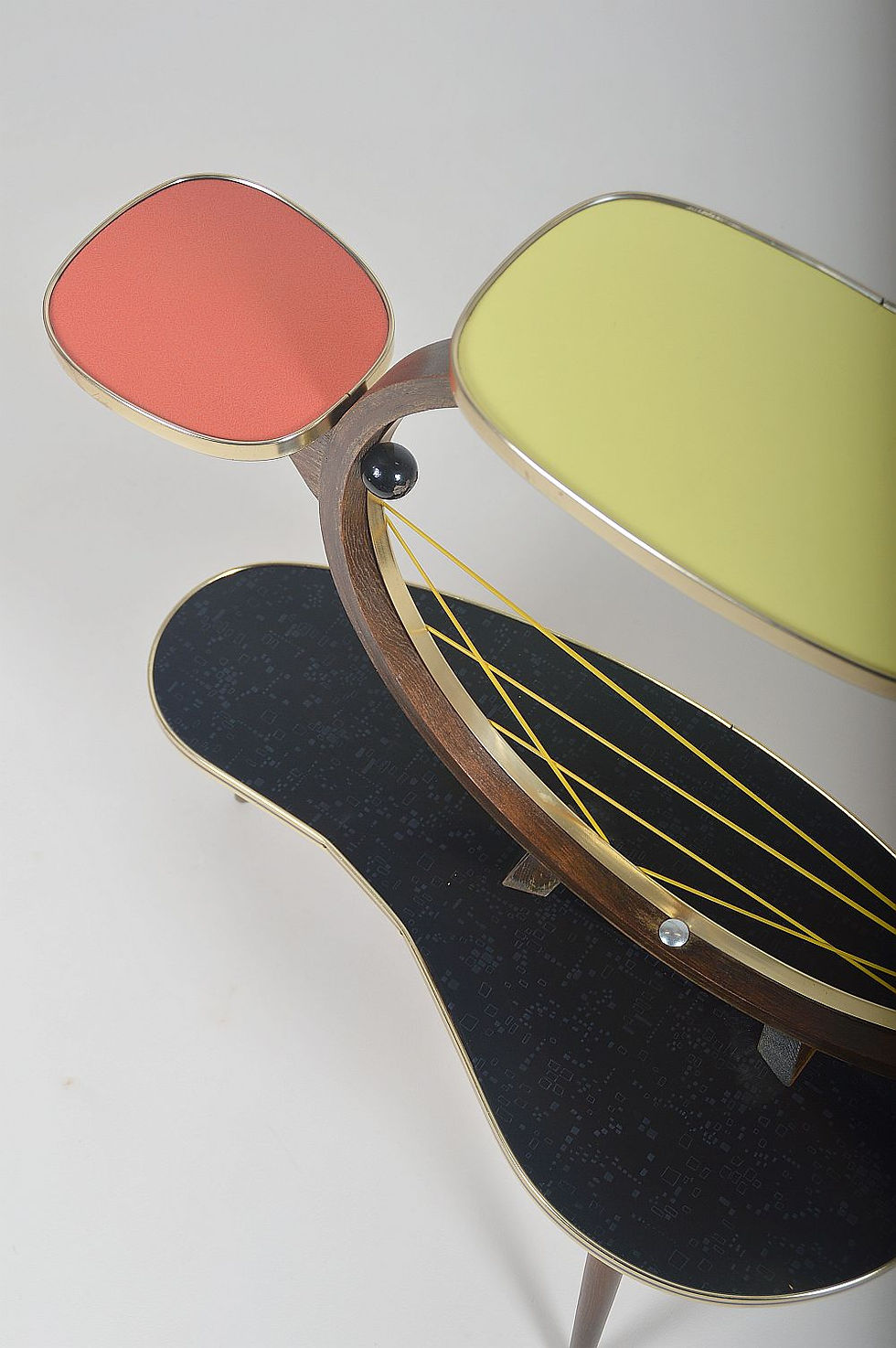 Thumbnail: Vintage plantentafel in niveau's met formica bovenblad, jaren '60