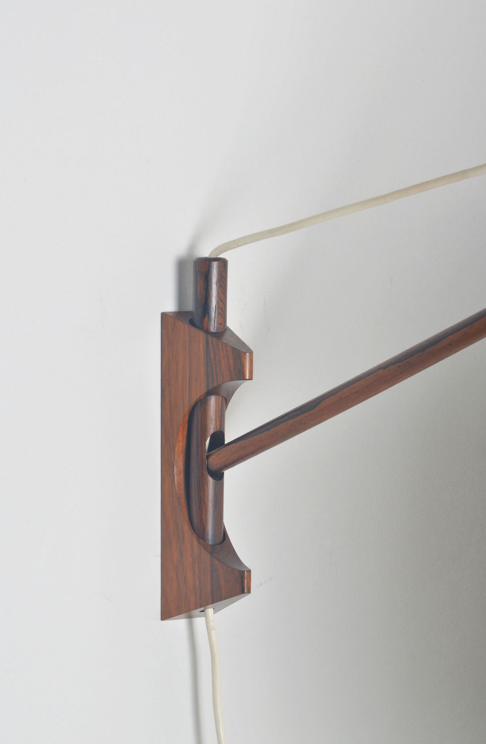Thumbnail: Deense hengellamp in palissander met pearl shade lampenkap