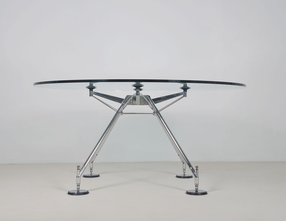 Thumbnail: Eettafel 'Nomos' ontworpen door Sir Norman Foster voor Tecno, 1987