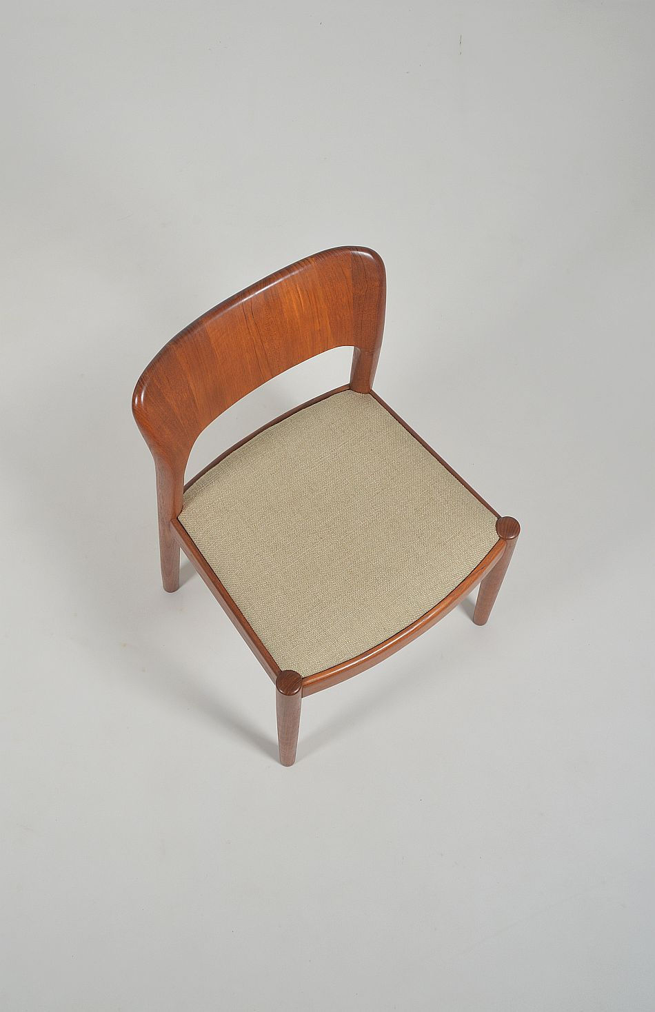 Thumbnail: Set van 6 Deense stoelen ontworpen door Niels Koefoed, jaren '60