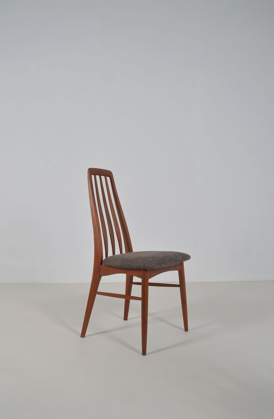 Thumbnail: 6 Stoelen 'Eva' ontworpen door Niels Koefoed, jaren '60