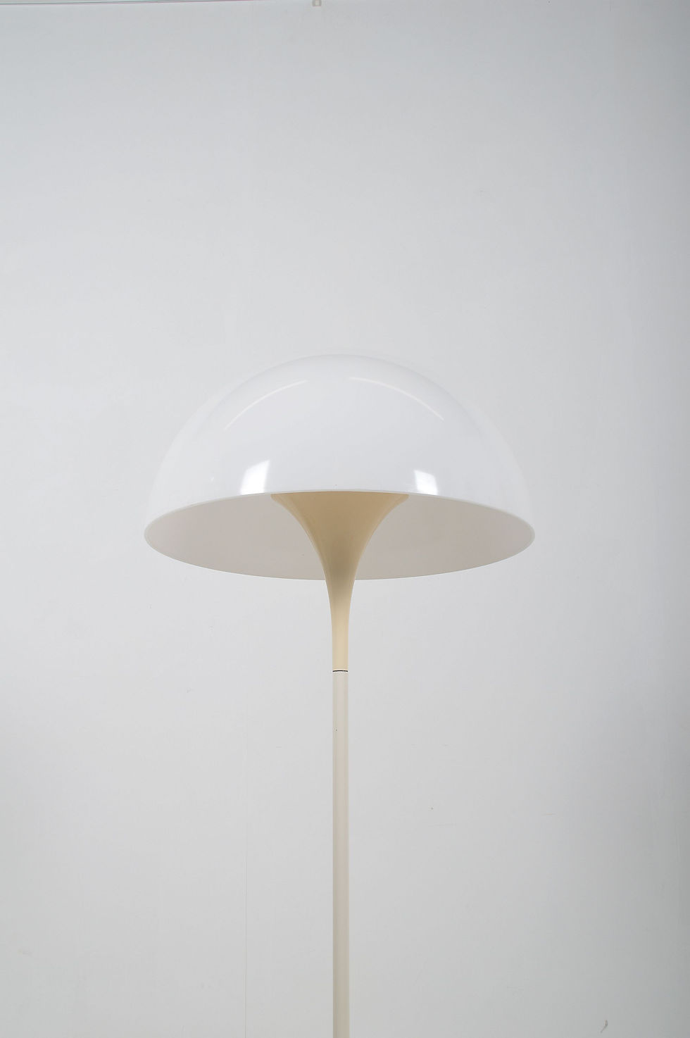 Thumbnail: Panthella vloerlamp ontworpen door Verner Panton voor Louis Poulsen, jaren '70