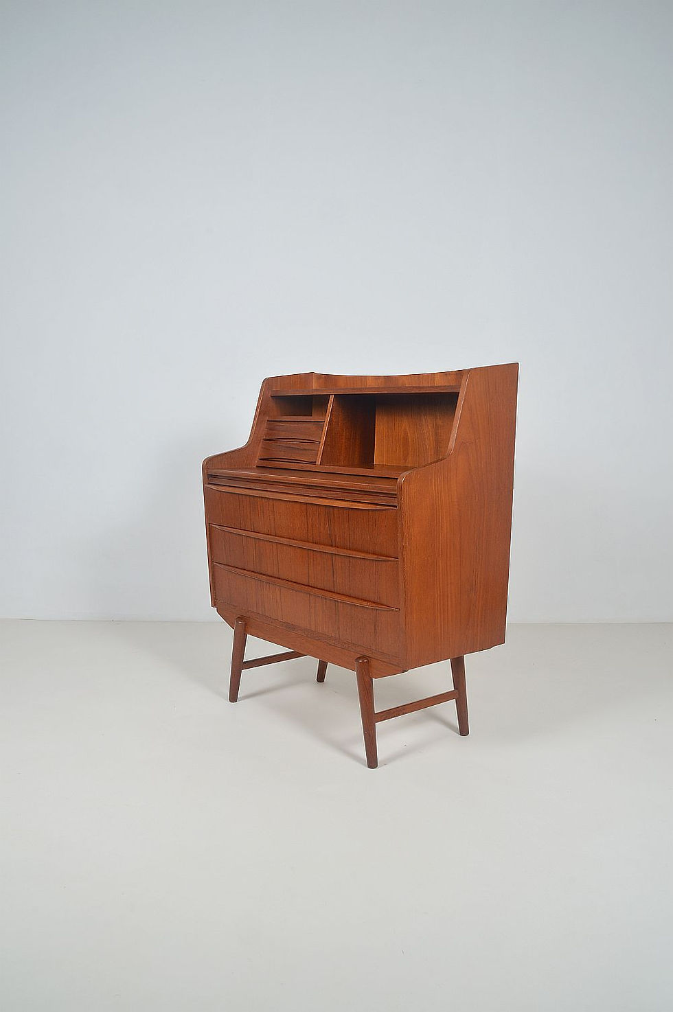 Thumbnail: Deense mid-century secretaire in teakhout, jaren '60