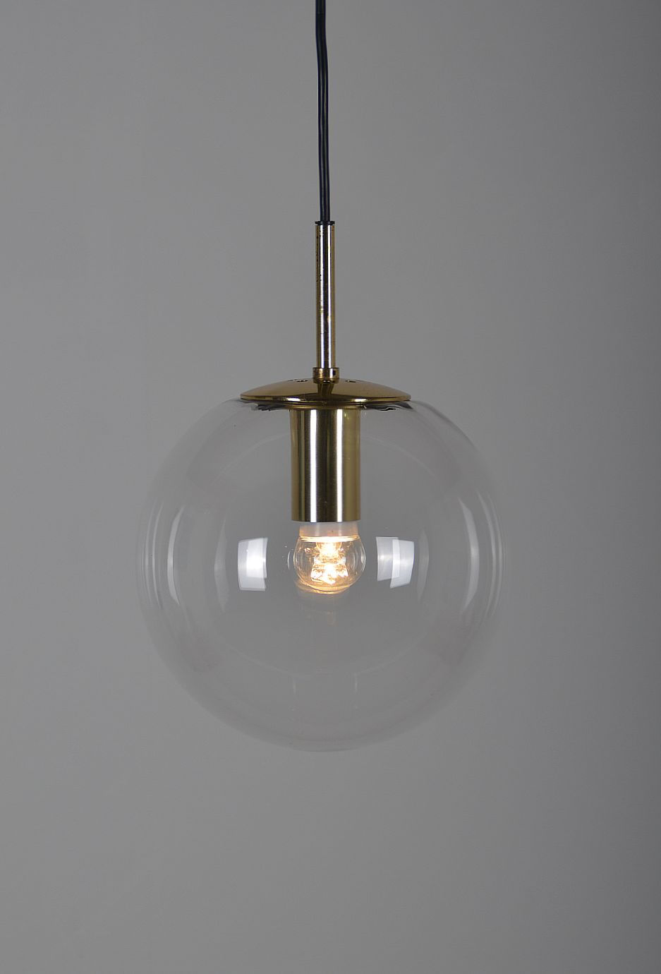 Thumbnail: Mid-century globe hanglamp in glas van Glashütte Limburg, jaren '70