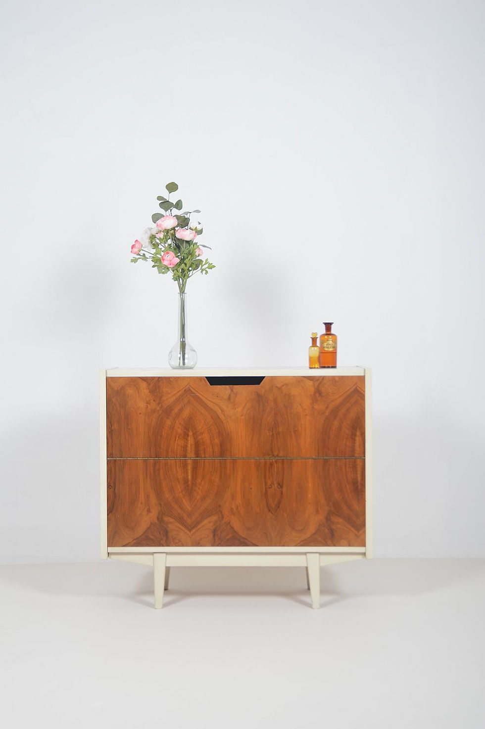 Vintage dekenkast met mooie houtstructuur, jaren '50