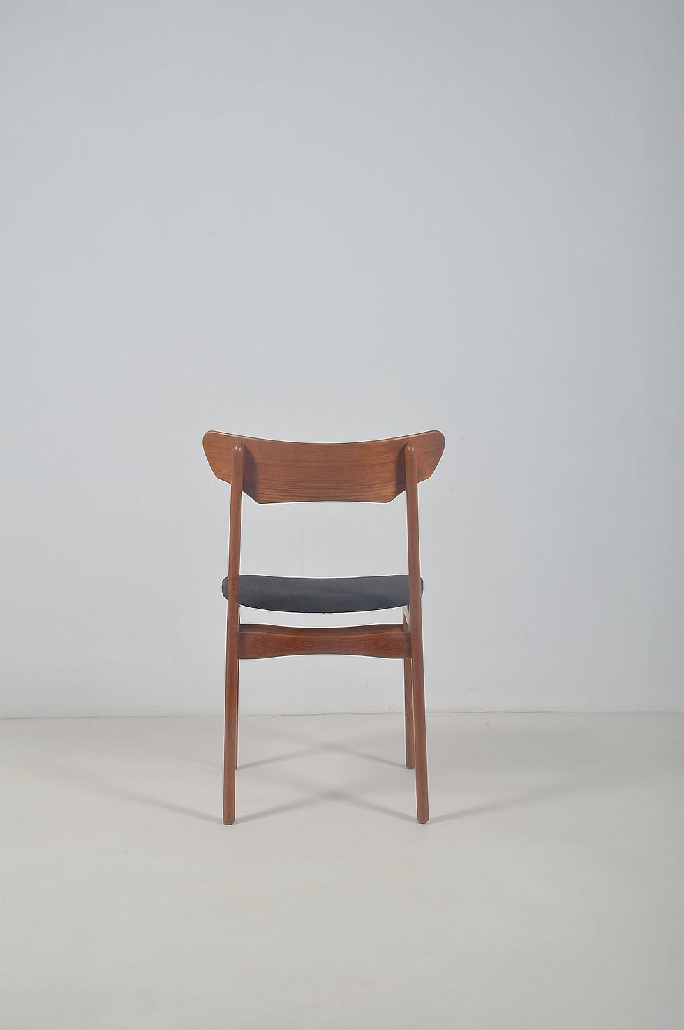 Thumbnail: Set Deense stoelen ontworpen door Schionning & Elgaard voor Randers, jaren '60