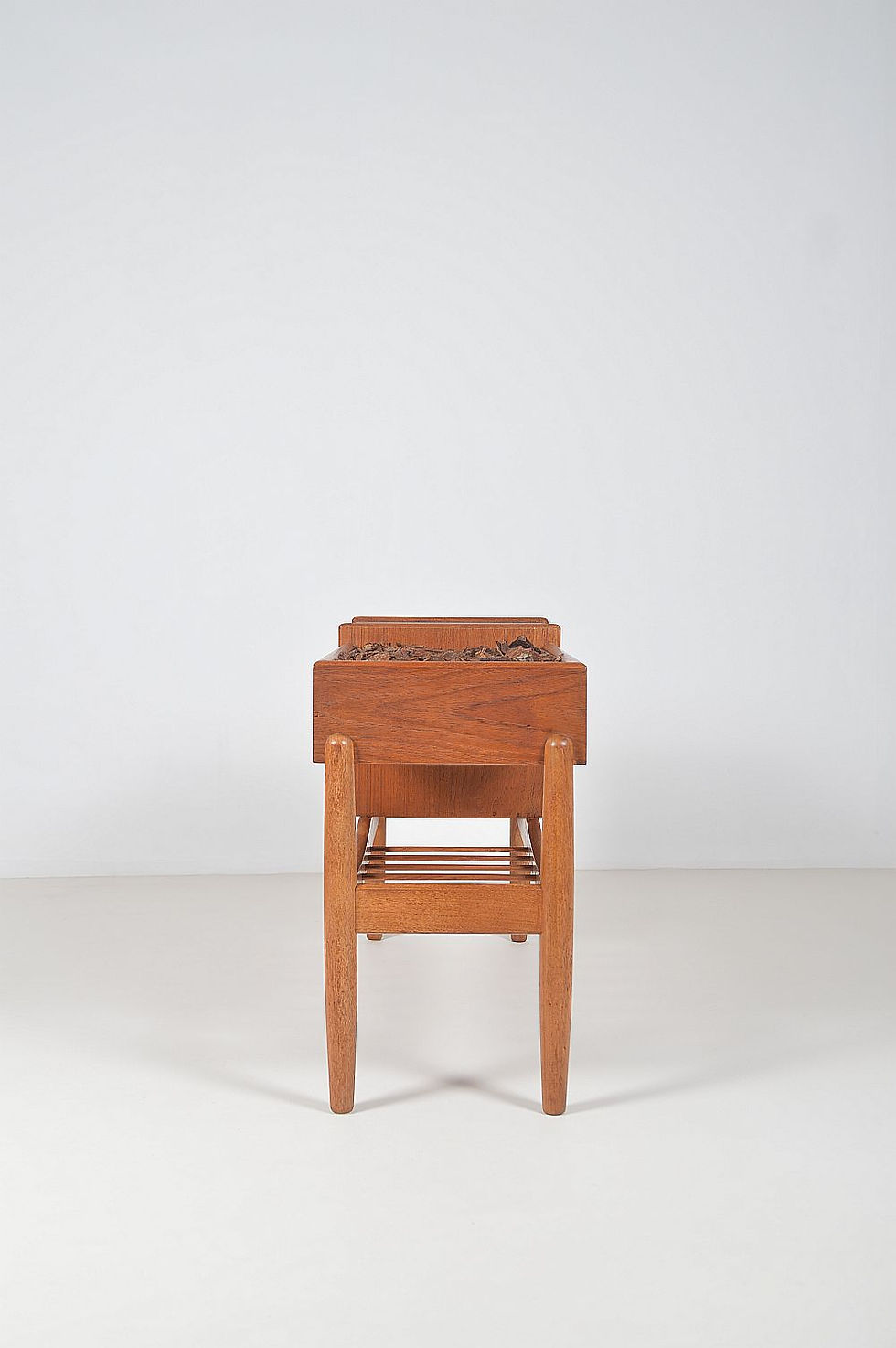 Thumbnail: Deens teak meubel met plantenbak ontworpen door Arne Wahl Iversen, jaren '60