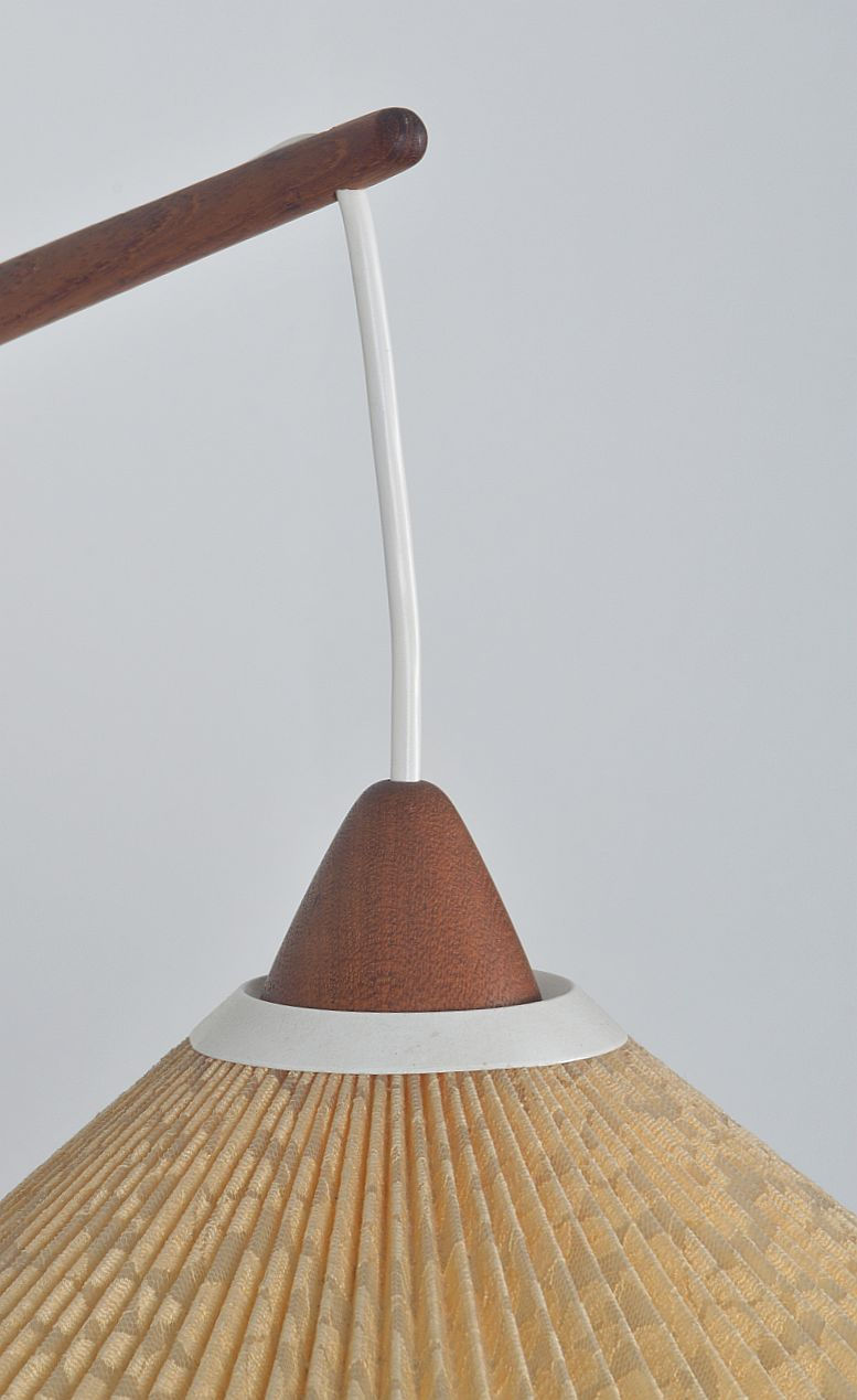 Thumbnail: Deense vintage hengellamp in teak, jaren '60