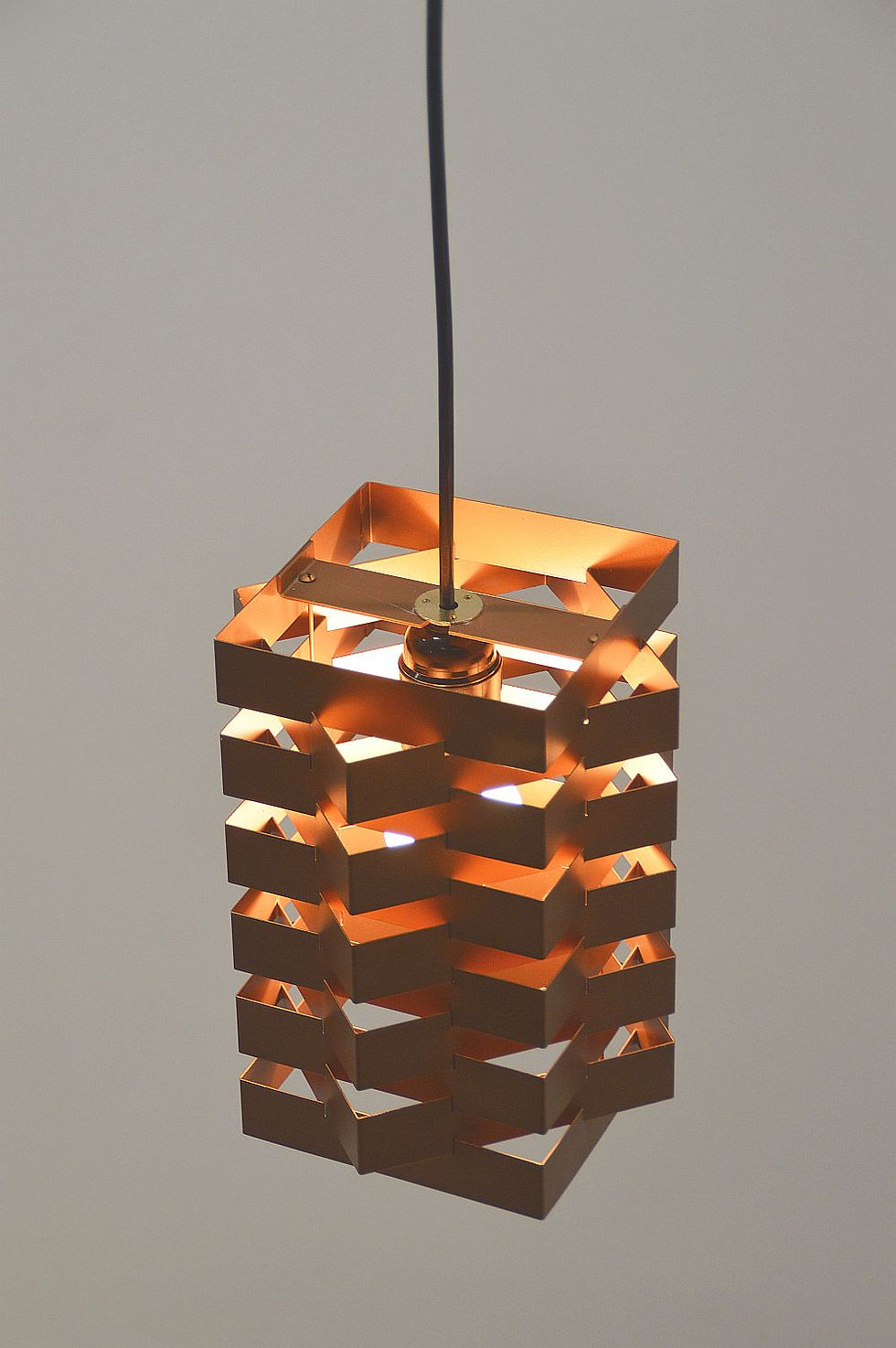 Thumbnail: Deense lamp 'Oktav' ontworpen door Esmann & Jensen voor Nordisk Solar, jaren '60