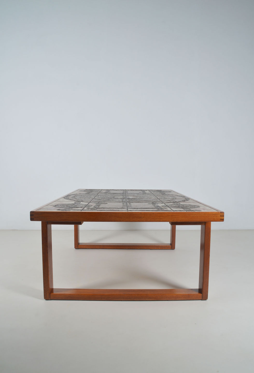 Thumbnail: Deense salontafel ontworpen door OX-Art voor Trioh, jaren '60