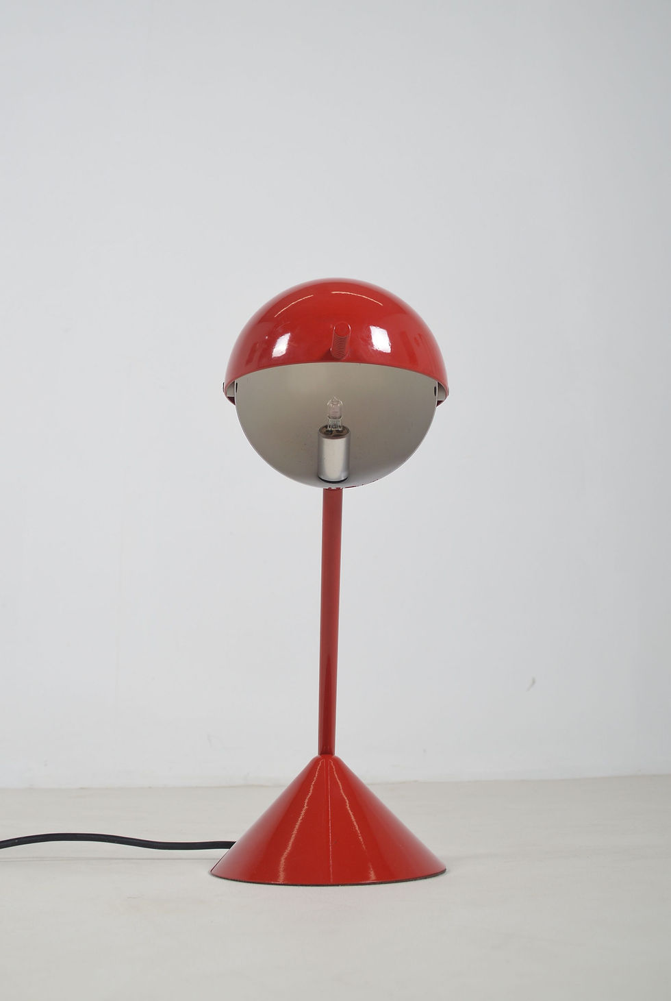 Thumbnail: Italiaanse bureaulamp met geometrische vormen, jaren '70