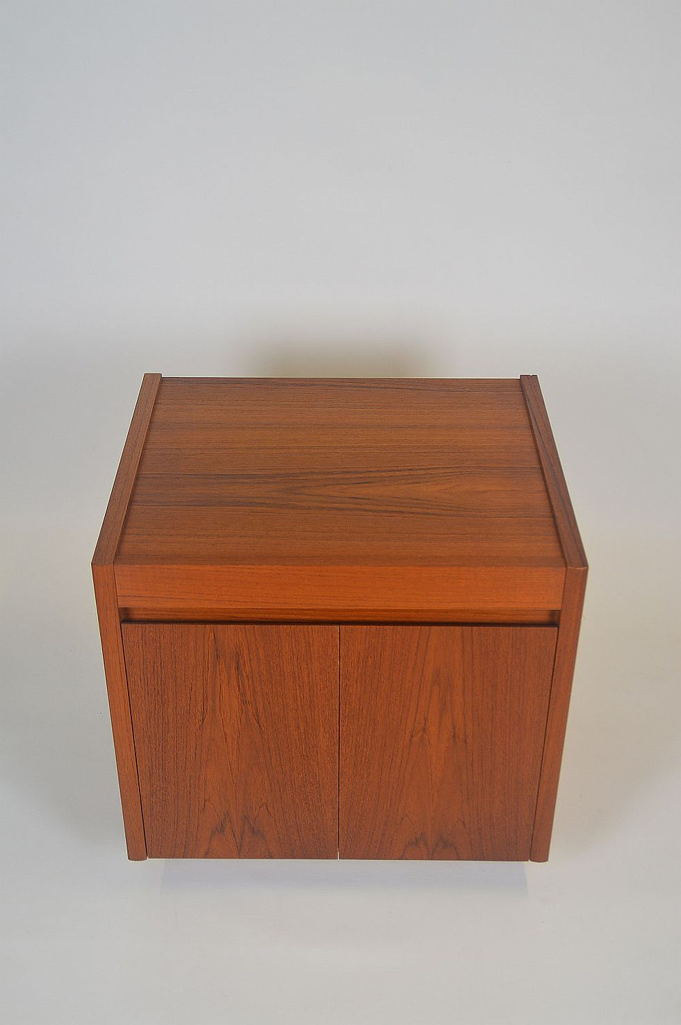 Kast in teak met deuren, jaren '60
