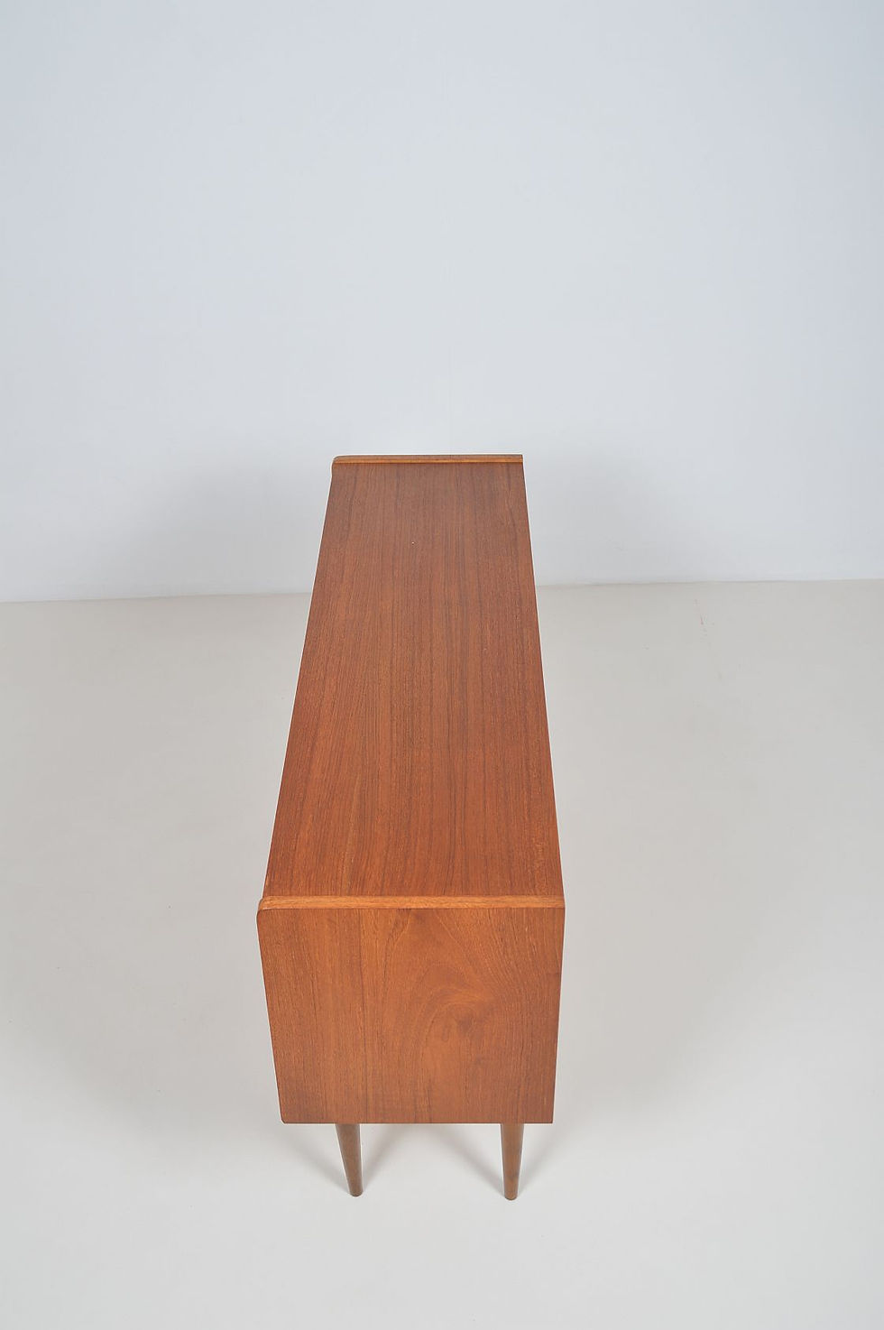 Thumbnail: Kleine vintage dressoir van Diele & Flur, jaren '50