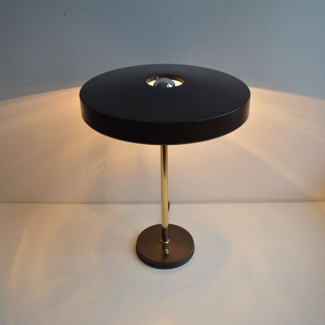 Thumbnail: 'Timor 69' tafellamp ontworpen door Louis Kalff voor Philips