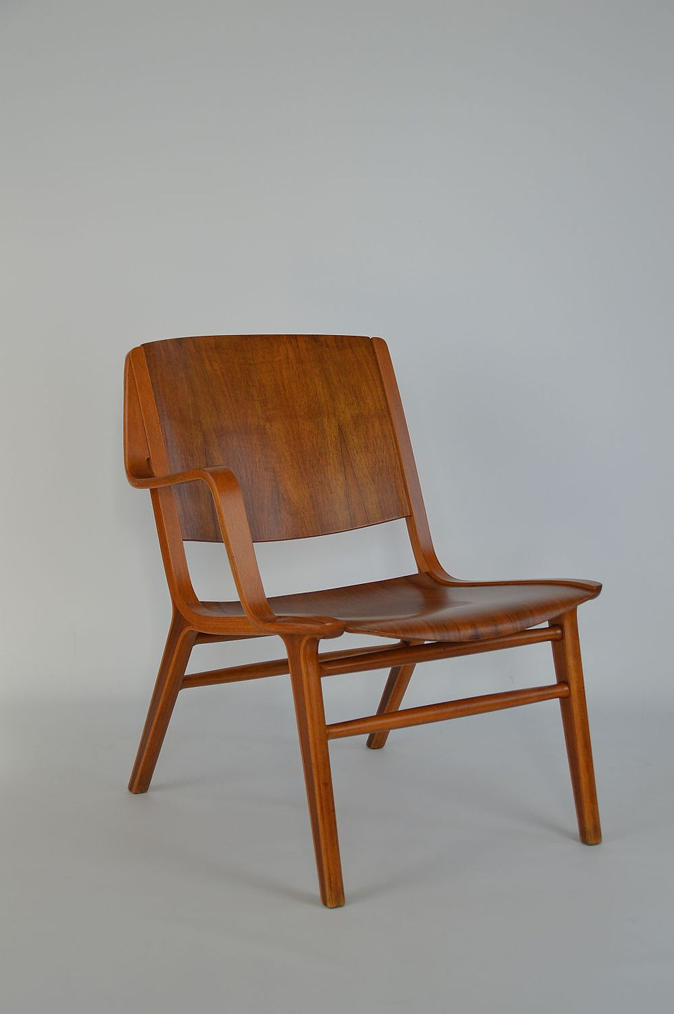 Thumbnail: Zeldzaam duo stoelen van Peter Hvidt & Orla Mølgaard Nielsen voor Fritz Hansen