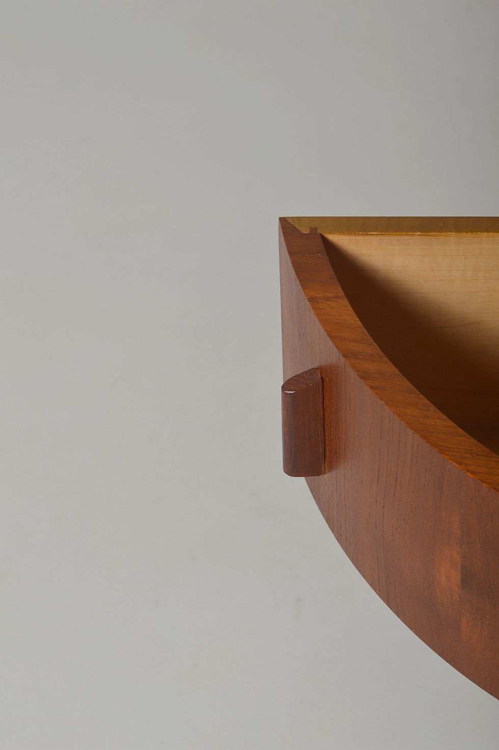 Thumbnail: Deense bijzettafel in teak met opbergruimte, jaren '60