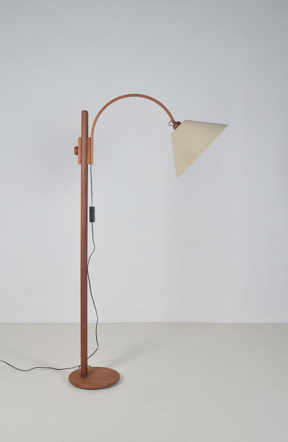 Deense vloerlamp in teak van Domus, jaren '70