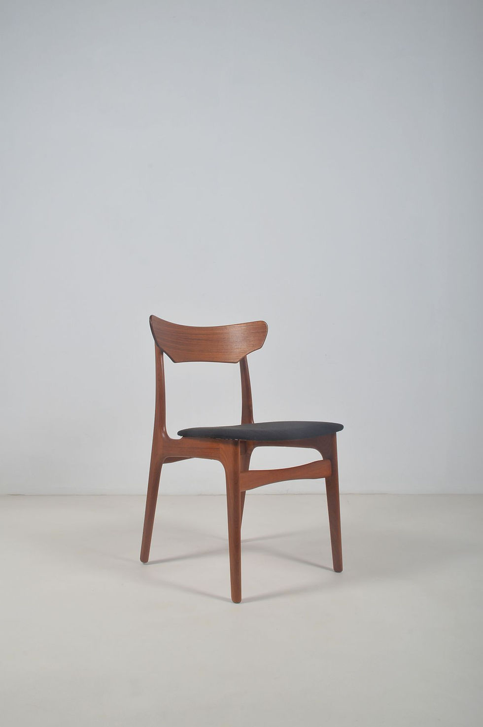 Thumbnail: Set Deense stoelen ontworpen door Schionning & Elgaard voor Randers, jaren '60