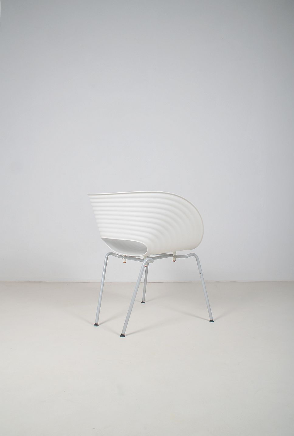 Thumbnail: Design stoel 'Tom Vac' ontworpen door Ron Arad voor Vitra, 2002