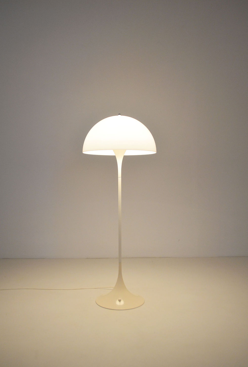 Panthella vloerlamp ontworpen door Verner Panton voor Louis Poulsen, jaren '70