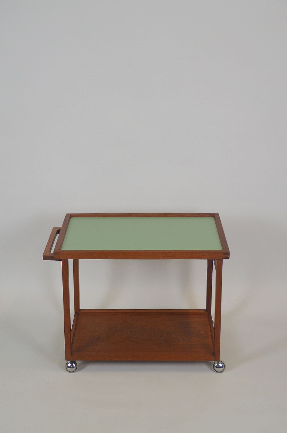 Houten trolley met afneembaar formica bovenblad, jaren '60