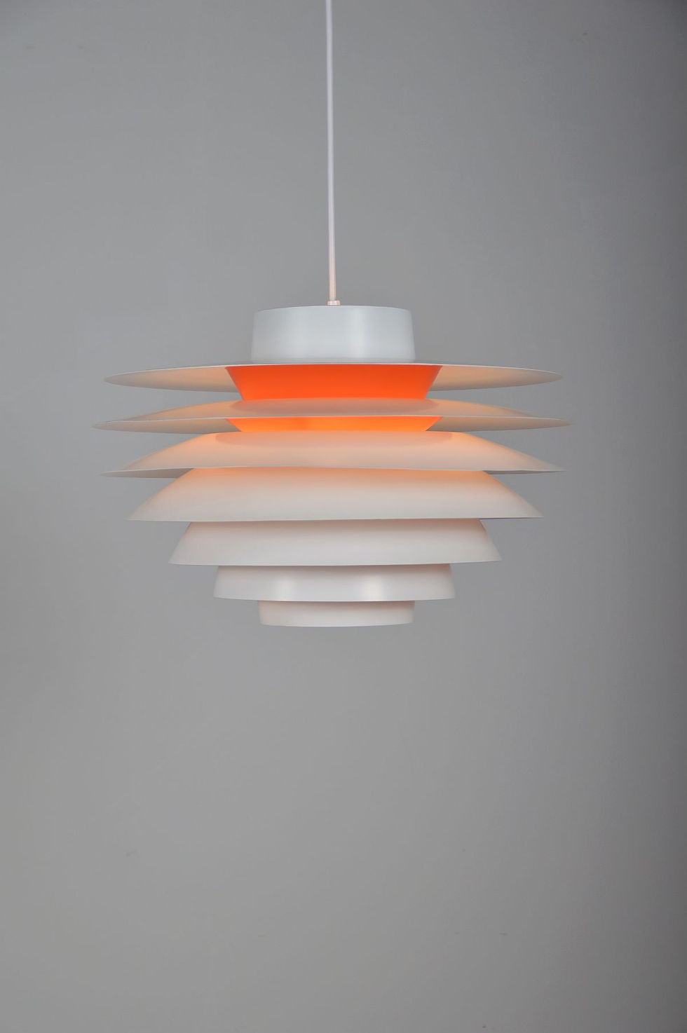 Thumbnail: Deense hanglamp 'Verona' ontworpen door Sven Middelboe voor Nordisk Solar