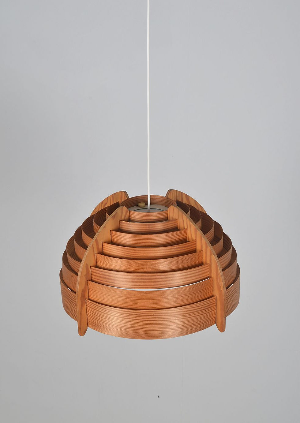 Thumbnail: Grote hanglamp ontworpen door Hans Agne Jakobsson, jaren '60