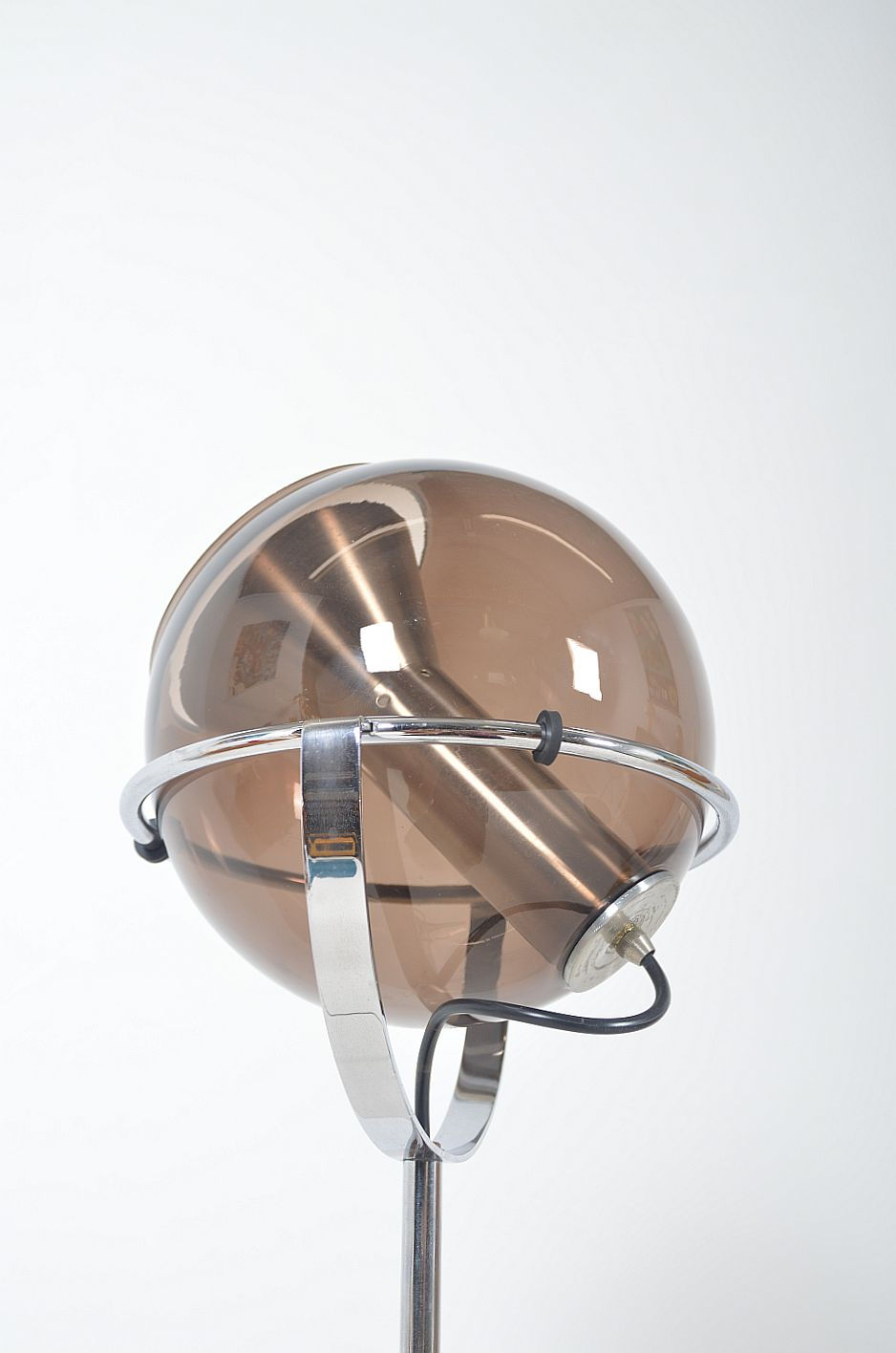 Thumbnail: Design Globe vloerlamp 'D-2000' ontworpen door Frank Lightelijn voor RAAK