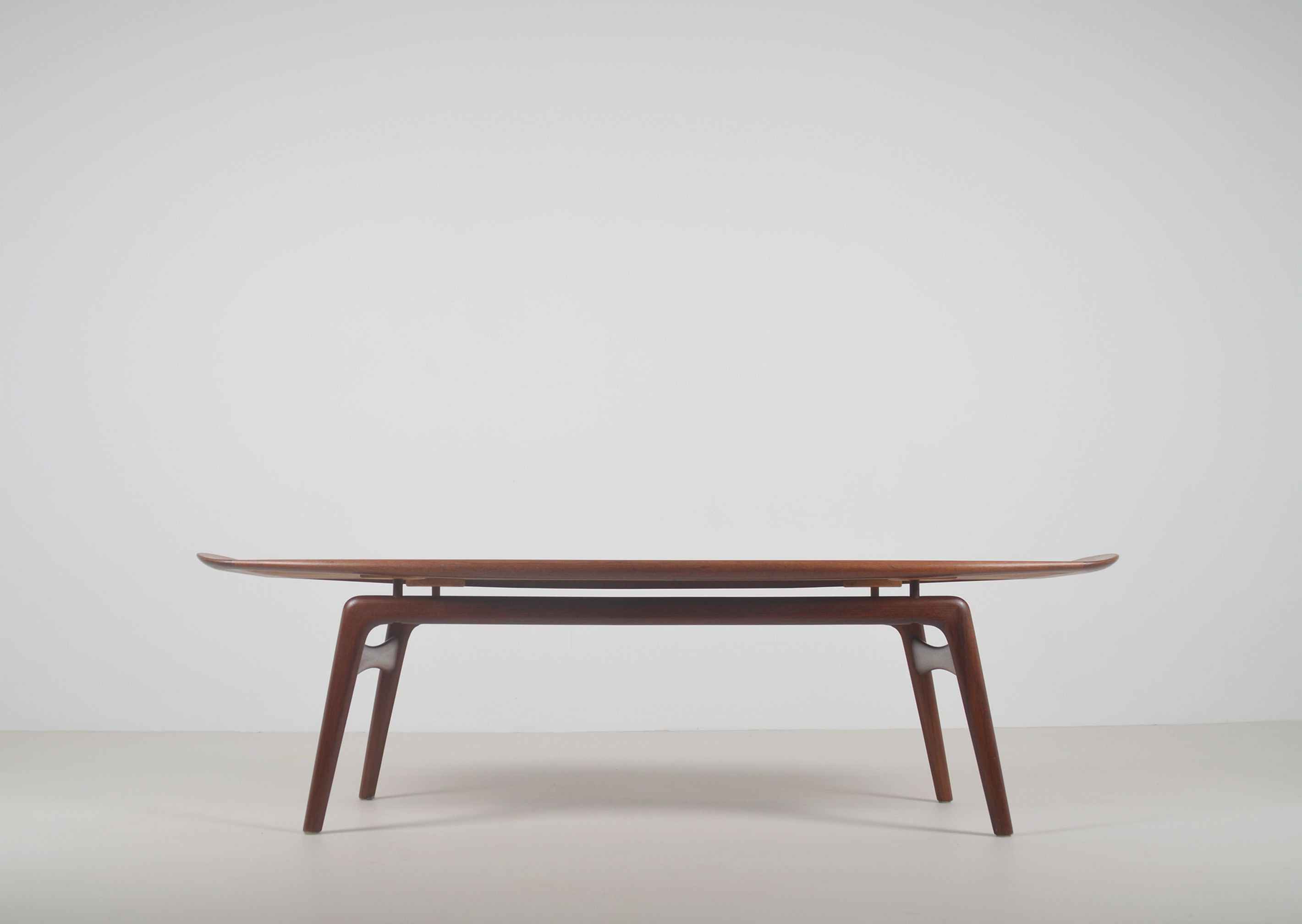 Deense 'Surfboard' salontafel door Arne Hovmand Olsen voor Mogens Kold, jaren 50